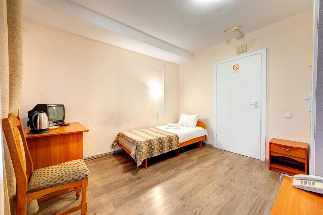 Holosiyvsky Hotel Kyiv Exterior photo