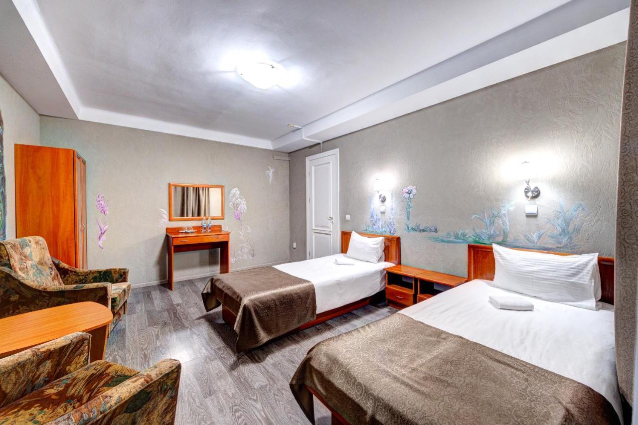 Holosiyvsky Hotel Kyiv Exterior photo