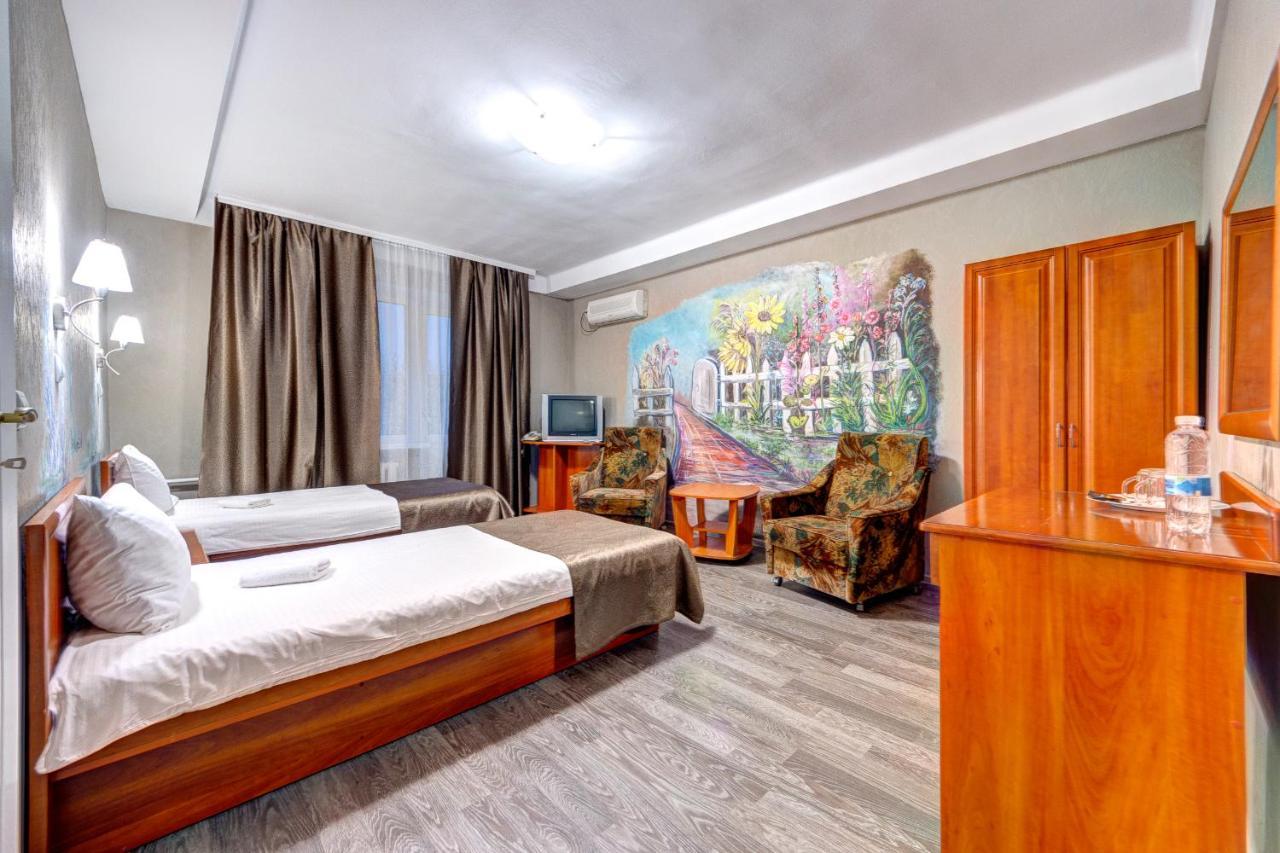 Holosiyvsky Hotel Kyiv Exterior photo